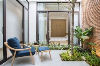 Perumahan minimalis dengan taman luas