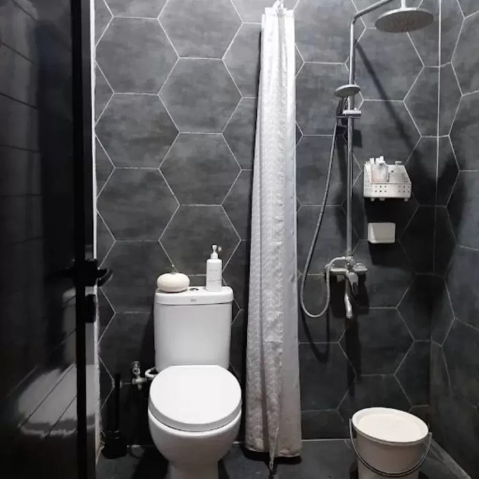 Desain interior kamar mandi kecil agar terlihat luas dan bersih