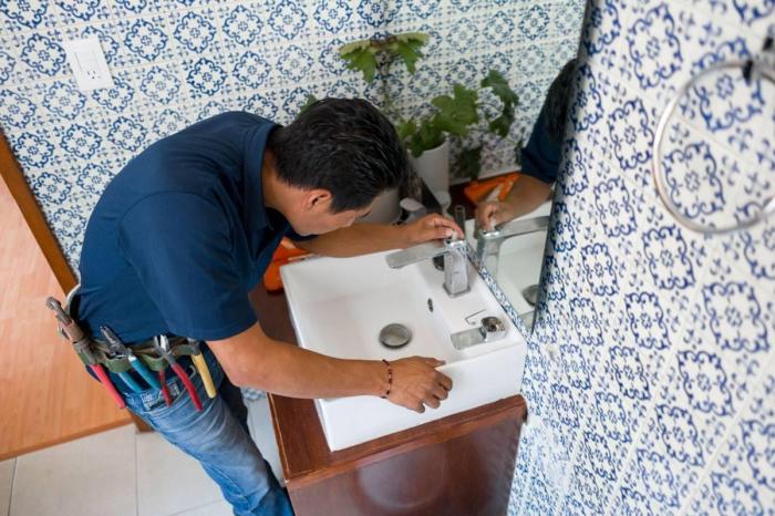 Biaya jasa kontraktor renovasi rumah per meter persegi 2025