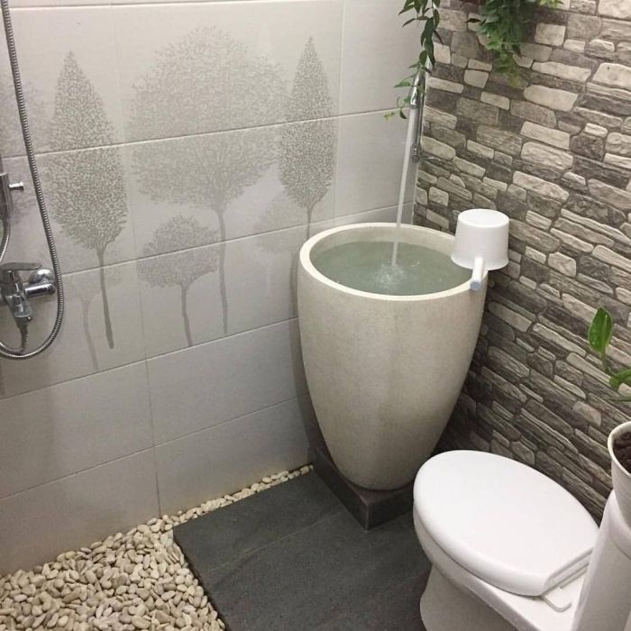 Desain interior kamar mandi kecil agar terlihat luas dan bersih