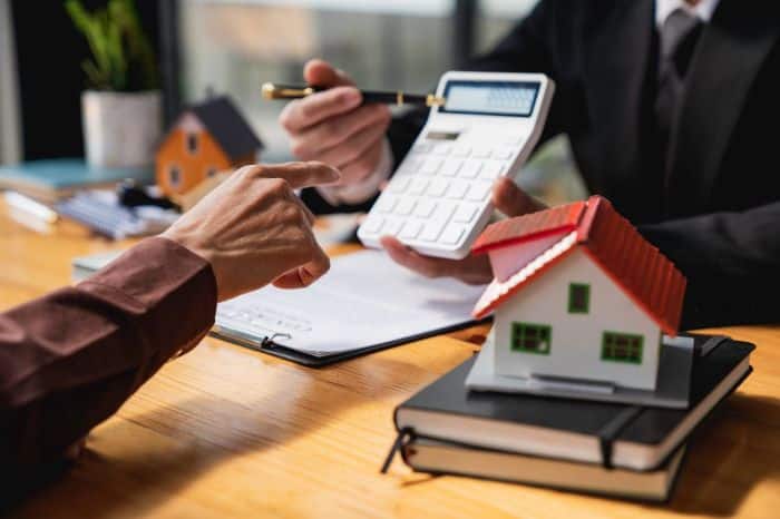 Informasi pajak dan biaya resmi dalam transaksi properti dari pejabat terkait